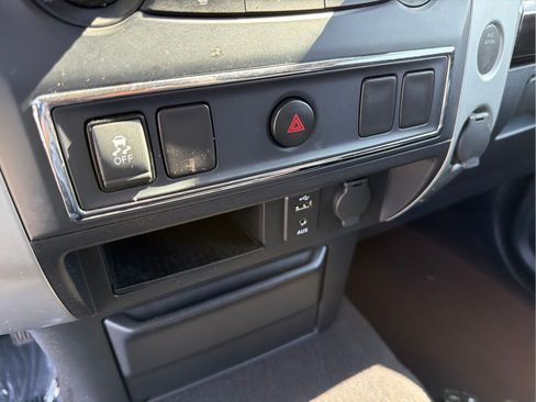 Used 2017 Nissan Titan SV RWD image 19