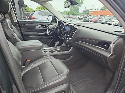 Used 2021 Chevrolet Traverse LT w/ LT Premium Package FWD image 14