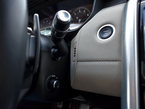 Used 2019 Land Rover Discovery HSE image 44