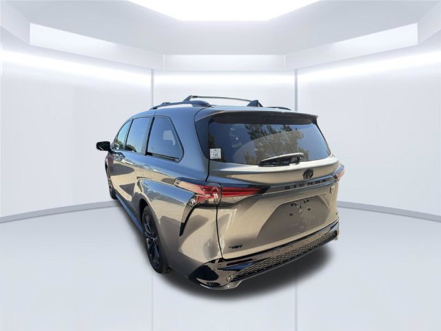 Used 2026 Toyota Sienna XSE FWD image 8