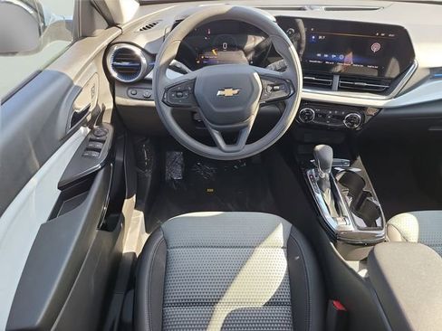 New 2026 Chevrolet Trax LT image 17