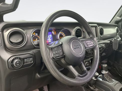 Used 2022 Jeep Gladiator Sport image 7