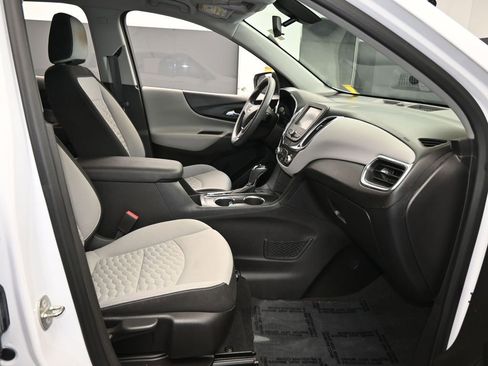 Used 2018 Chevrolet Equinox LS image 39