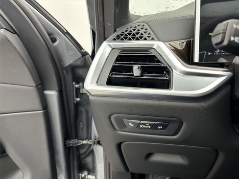 New 2026 BMW X5 xDrive50e w/ Climate Comfort Package image 31