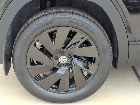 New 2026 Volkswagen Atlas Cross Sport SE FWD image 5