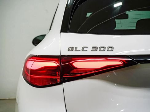 Used 2025 Mercedes-Benz GLC 300 image 9
