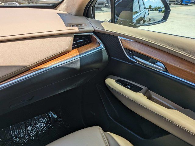 Used 2018 Cadillac XT5 Platinum AWD/4WD image 18