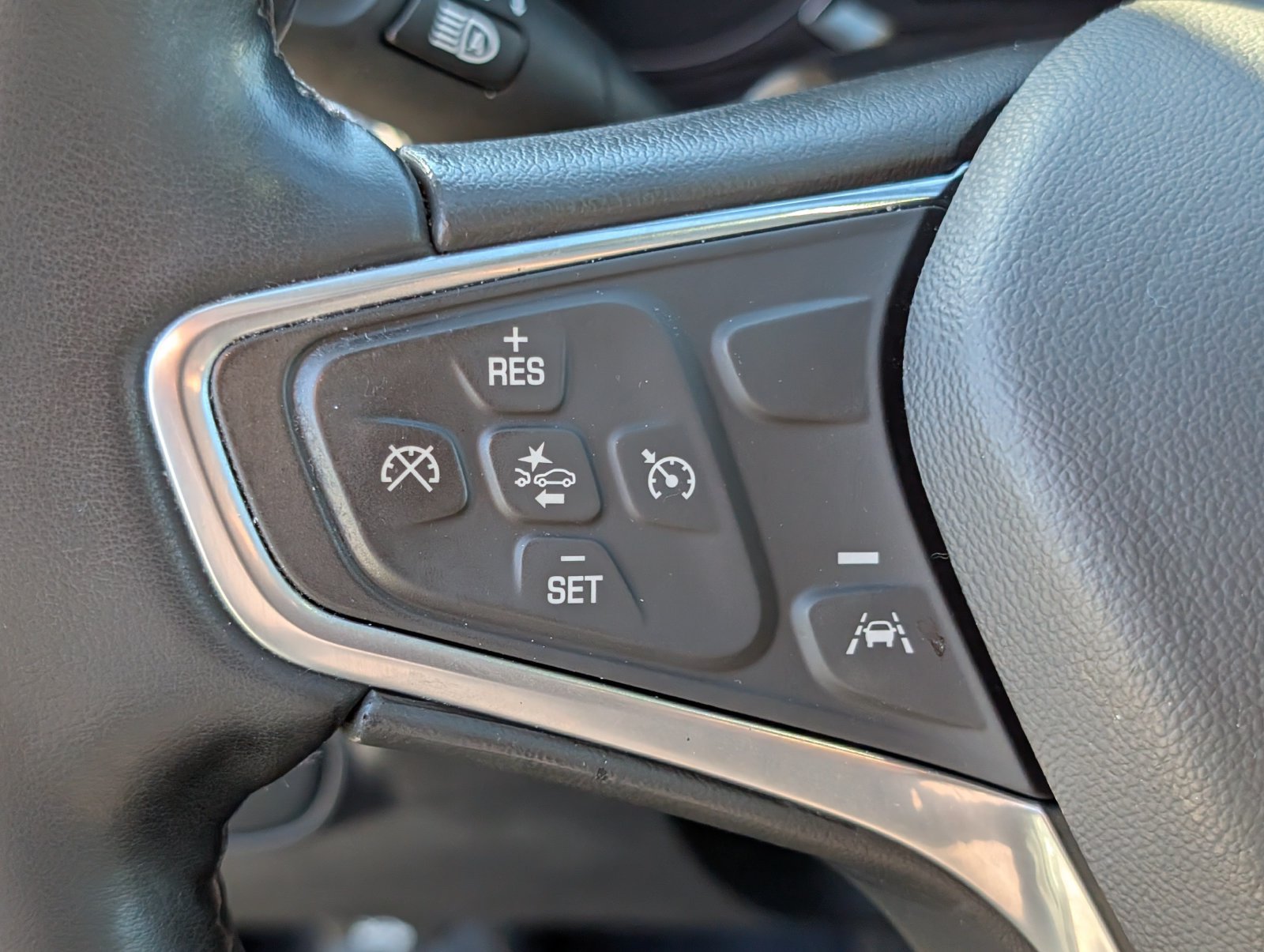 Used 2023 Chevrolet Equinox LT FWD image 23