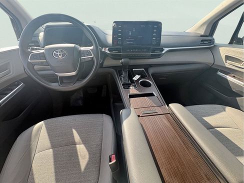 Used 2021 Toyota Sienna LE FWD image 13