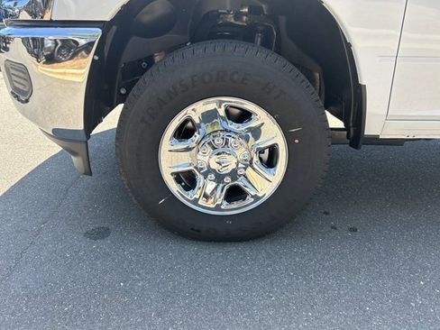 Used 2024 RAM 2500 Tradesman w/ Chrome Appearance Group image 10