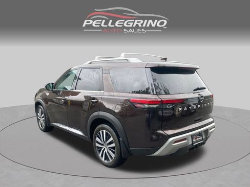 Used 2022 Nissan Pathfinder Platinum w/ Cargo Package AWD/4WD image 4