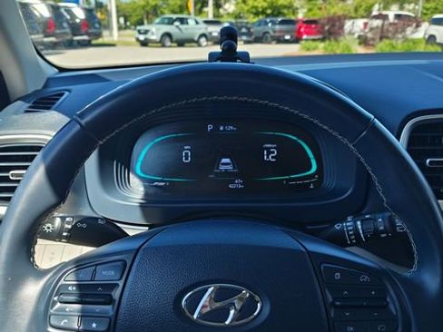 Certified 2023 Hyundai Venue Limited w/ Cargo Package FWD image 17