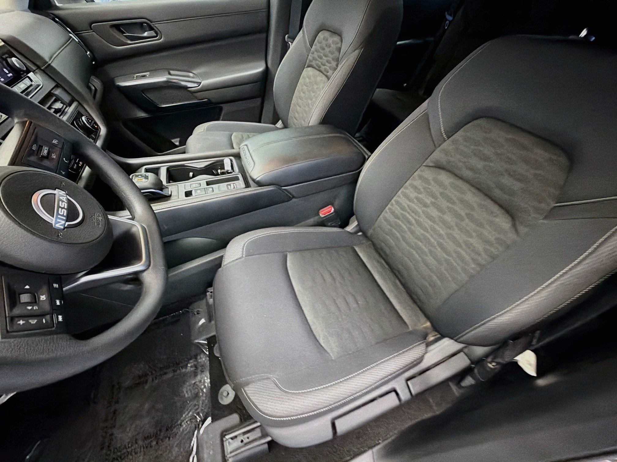 Used 2025 Nissan Pathfinder S FWD image 11