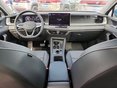 New 2026 Volkswagen Tiguan SE FWD image 11