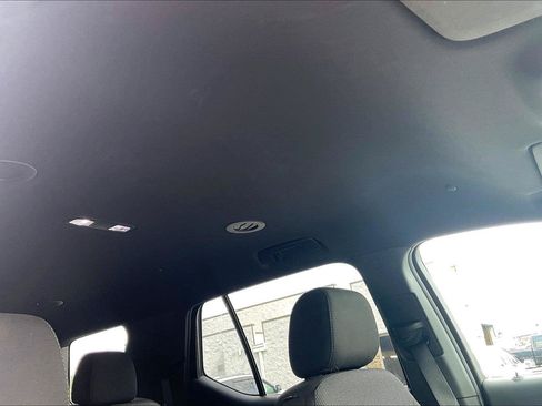 Used 2023 Chevrolet Traverse LT FWD image 21