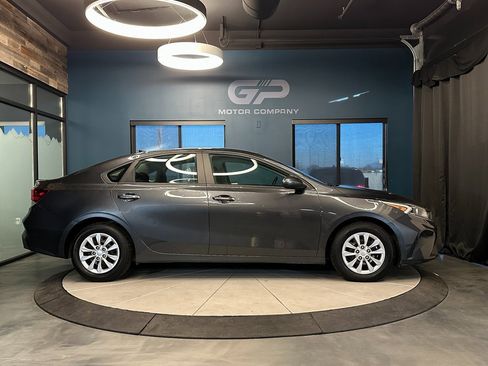 Used 2022 Kia Forte Sedan image 2