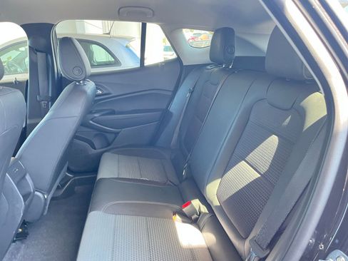 Used 2025 Chevrolet Trax LT w/ LT Convenience Package image 27