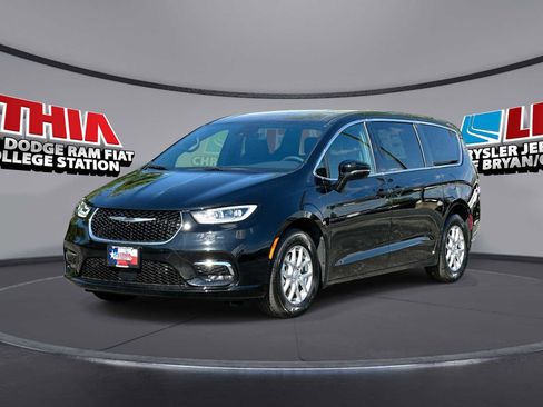 New 2026 Chrysler Pacifica Select FWD image 1