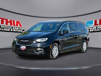 New 2026 Chrysler Pacifica Select FWD video 1