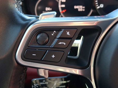 Used 2018 Porsche Panamera 4 image 18