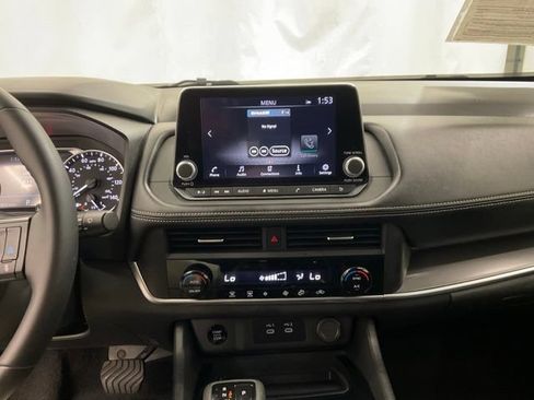 Used 2025 Nissan Rogue SV FWD image 16