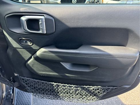 Used 2018 Jeep Wrangler Unlimited Sahara image 27