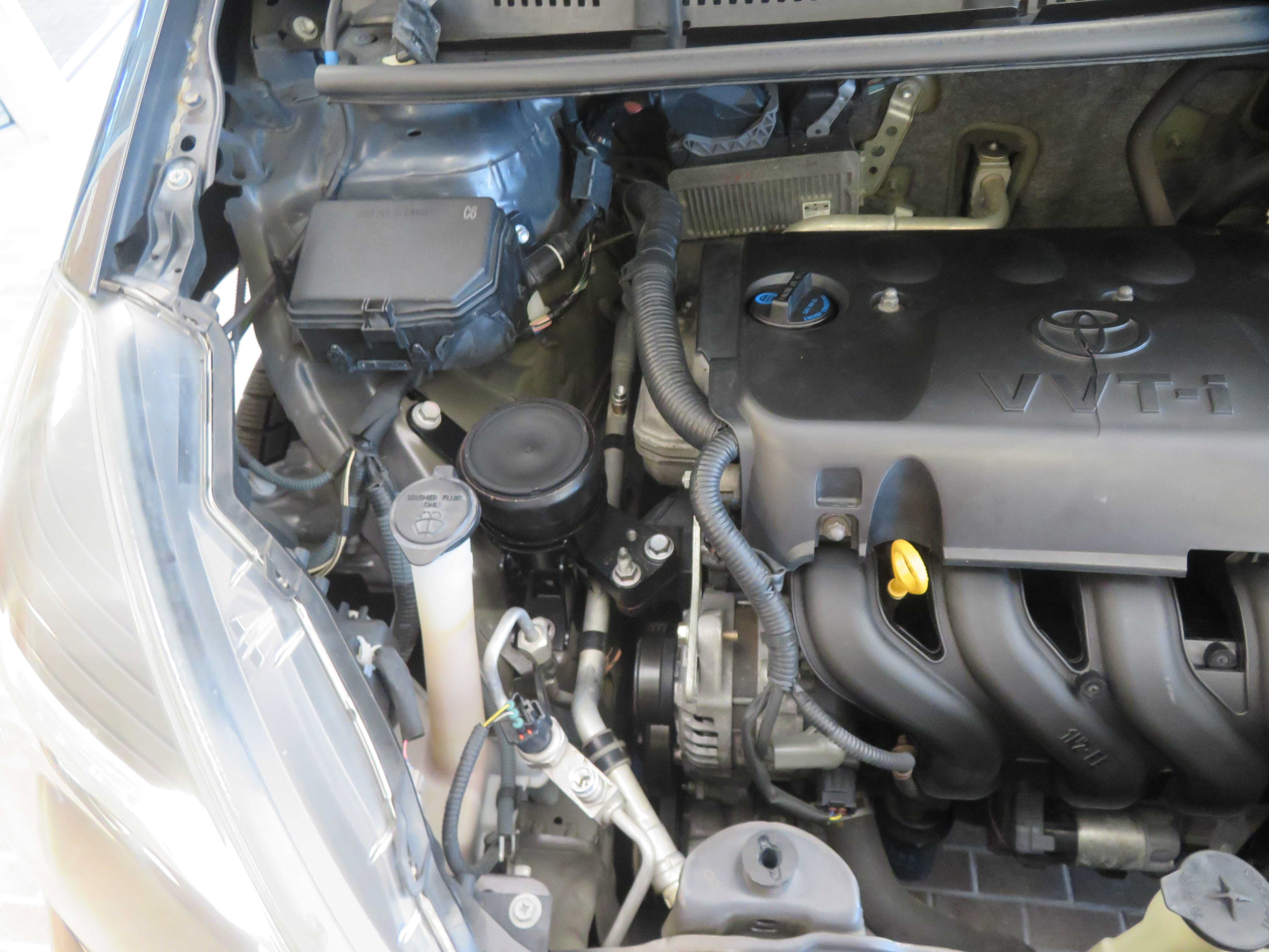 Used 2015 Toyota Yaris L FWD image 45