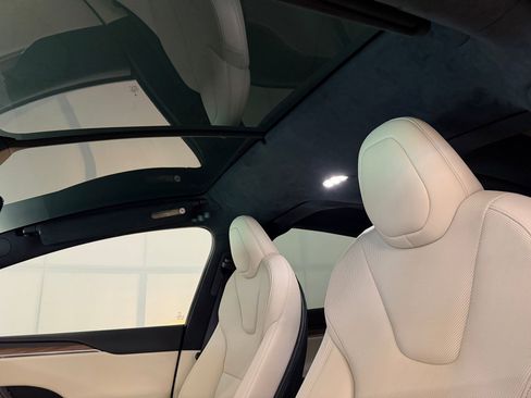 Used 2024 Tesla Model X image 16