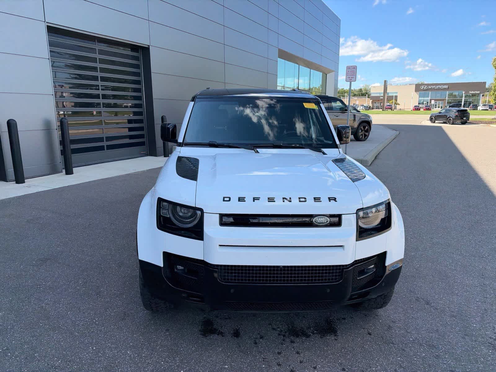 Used 2024 Land Rover Defender 110 X-Dynamic SE AWD/4WD image 8