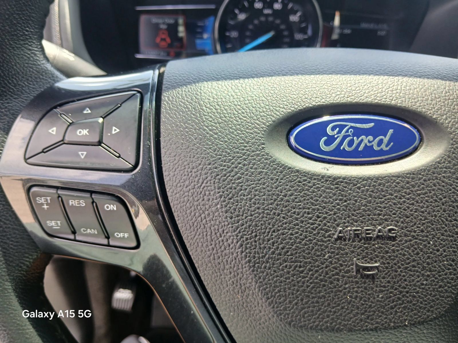 Used 2018 Ford Explorer XLT w/ Equipment Group 202A AWD/4WD image 32