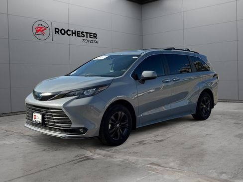 Certified 2024 Toyota Sienna XLE Woodland Edition AWD/4WD image 7