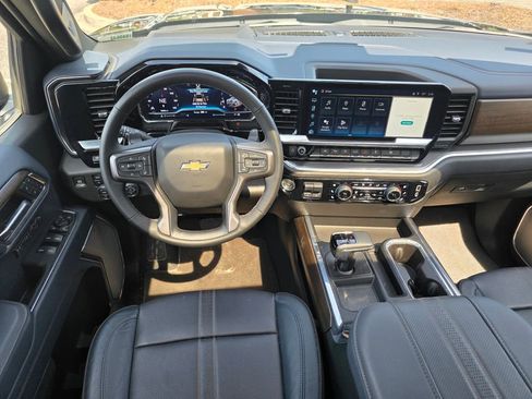 Used 2025 Chevrolet Silverado 1500 High Country w/ Technology Package AWD/4WD image 29