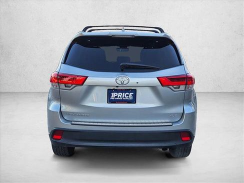 Used 2018 Toyota Highlander XLE image 7