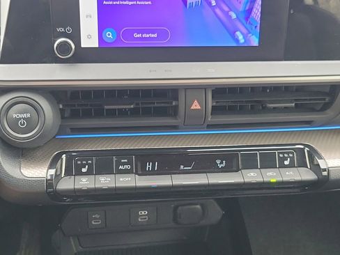 Used 2024 Toyota Prius XLE AWD/4WD image 20
