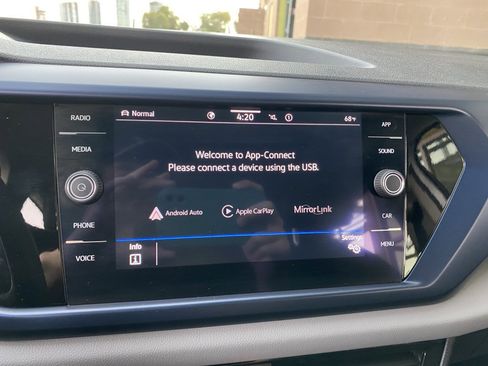 Used 2022 Volkswagen Taos SE w/ Panoramic Sunroof Package image 39