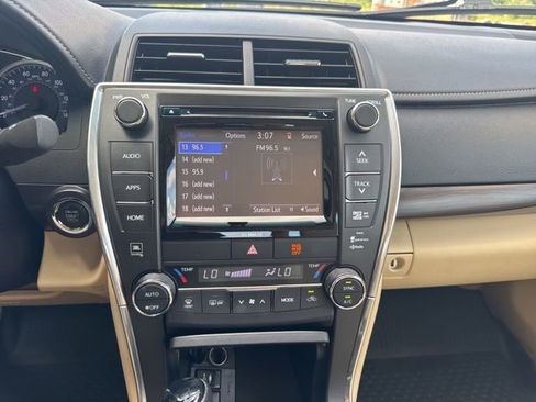 Used 2017 Toyota Camry XLE w/ Moonroof Package FWD image 17
