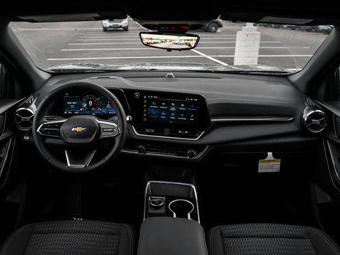 New 2026 Chevrolet Equinox LT w/ Safety and Technology Package AWD/4WD image 12