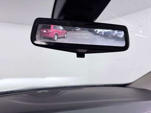 Used 2019 Buick Enclave Essence image 17