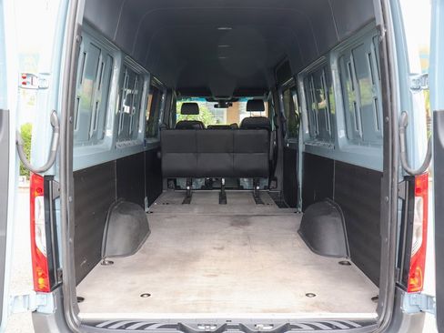 Used 2021 Mercedes-Benz Sprinter 2500 image 8