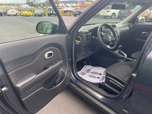 Used 2014 Kia Soul + image 9