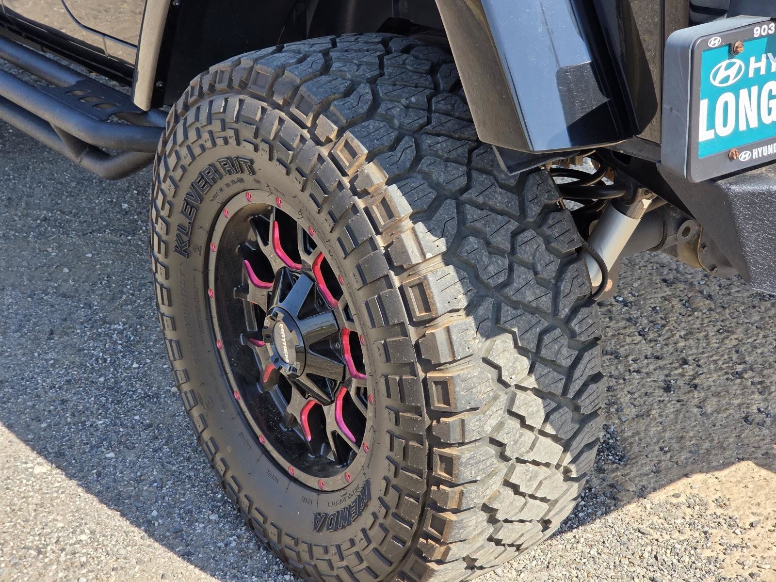 Used 2017 Jeep Wrangler Unlimited Sahara w/ Connectivity Group AWD/4WD image 7