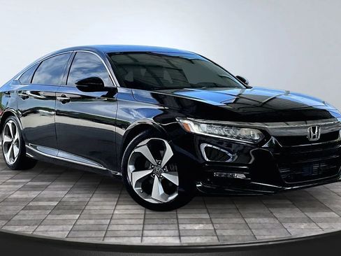 Used 2018 Honda Accord Touring image 3