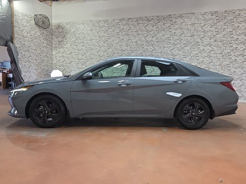Used 2022 Hyundai Elantra Blue FWD image 4