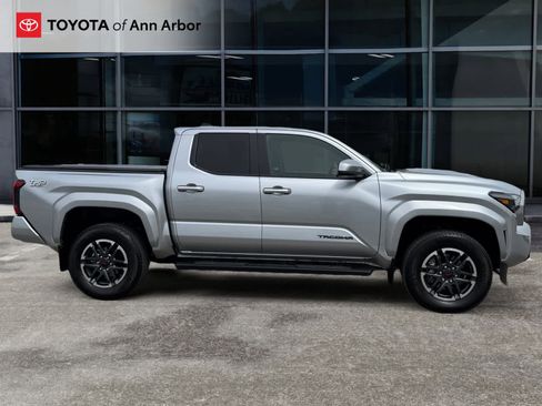 Used 2024 Toyota Tacoma TRD Sport AWD/4WD image 14