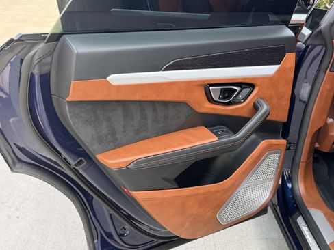Used 2019 Lamborghini Urus AWD/4WD image 22
