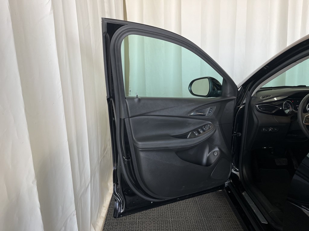 Used 2023 Buick Encore GX Select w/ Sport Touring Package FWD image 17