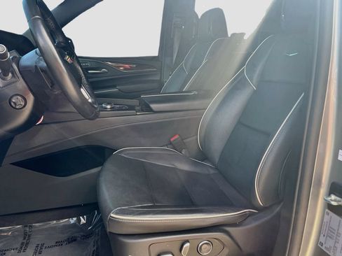 Used 2024 Cadillac Escalade Premium Luxury AWD/4WD image 22