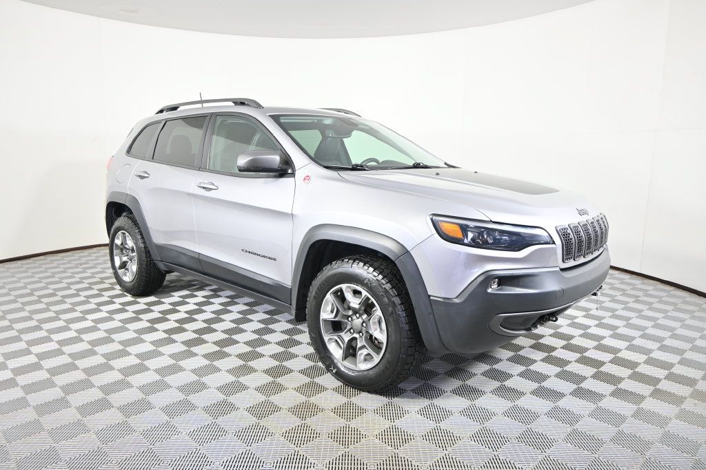 Used 2019 Jeep Cherokee Trailhawk AWD/4WD image 9
