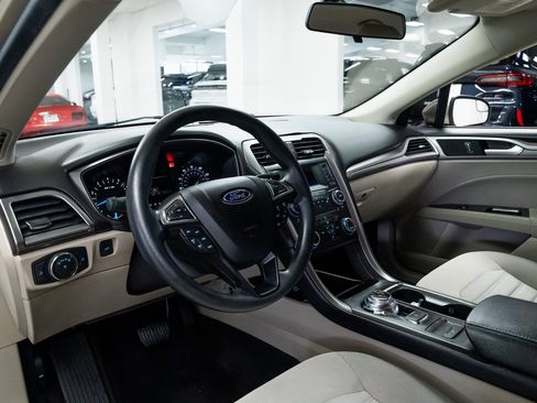 Used 2017 Ford Fusion SE image 16