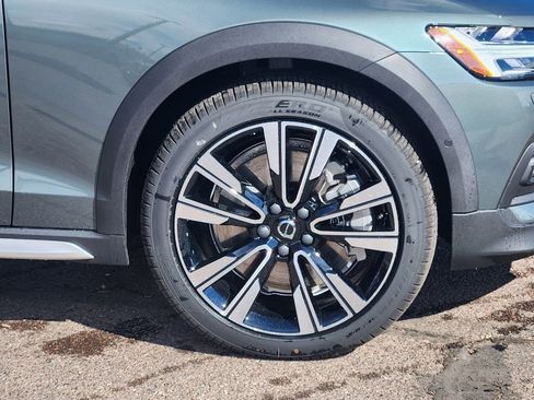 New 2026 Volvo V60 B5 Cross Country Ultra w/ Protection Package Premier image 29